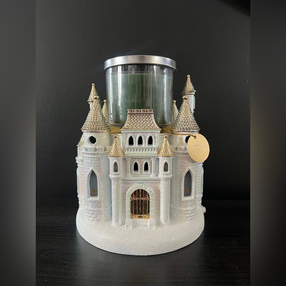 NEW 2026 Bath & Body Works Disney Princess Light Up Castle 3-Wick Candle Holder - Picture 6 of 11